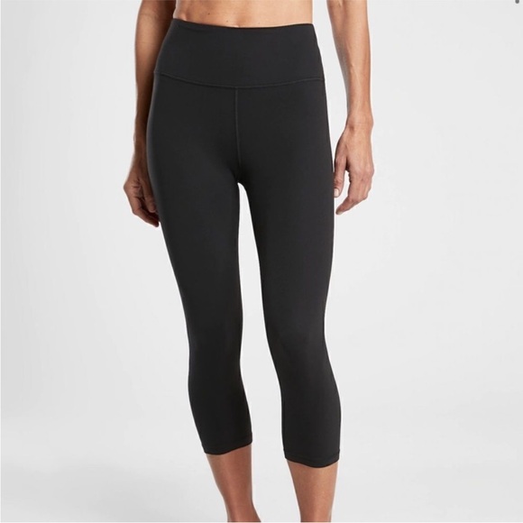 Athleta Pants - Athleta Transcend Capri NWT Medium